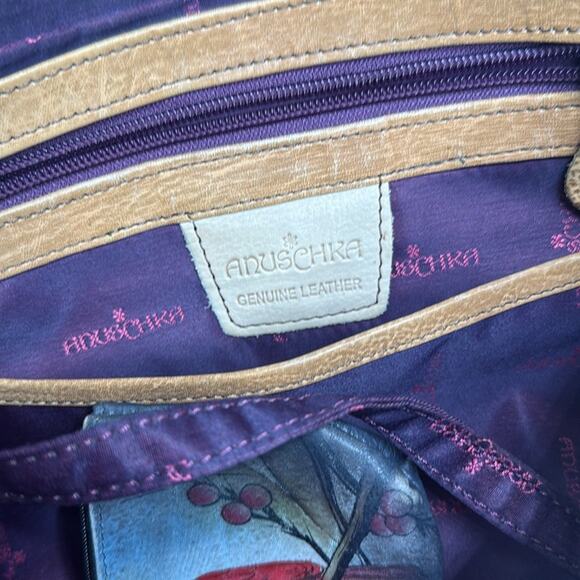 ANUSCHKA Medium Crossbody Cardinal Bird Double Zip Pocket Painted Signed Artwork - Picture 8 of 9